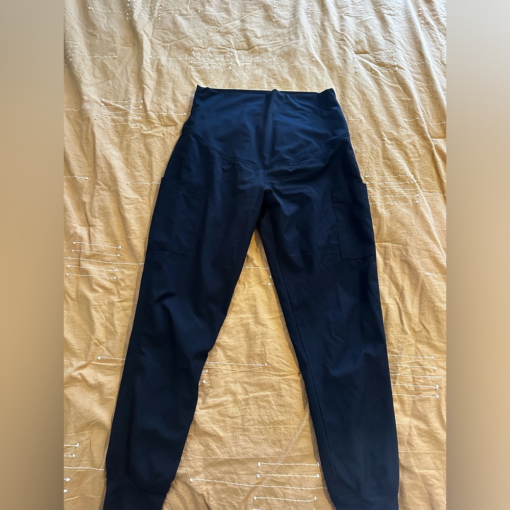Maternity scrub joggers